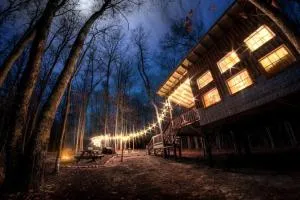 Tree House Glamping near Fall Creek Falls State Park and Chattanooga, Tennessee - Sampson