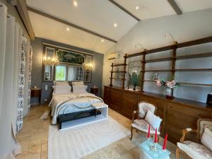 Appartements Gite non attenant a la propriete 1 a 4 personnes, spa, sauna, piscine chauffee a partager, parking gratuit : photos des chambres