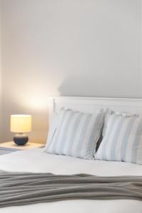 Hamptons Bungalow at Semaphore - 3BR, Parking, BBQ