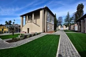 Corte Sospesa Guest House & Spa - 卡普拉尼卡