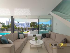 Beachside Pau Villa with Pool