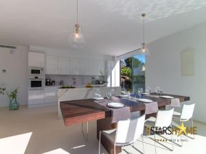 Beachside Pau Villa with Pool