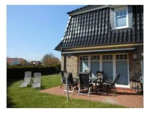 Holiday home in Hage with swimming pool - Halbemond