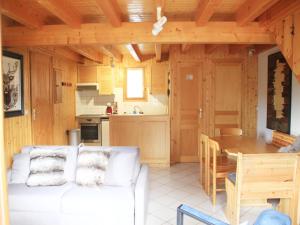 Chalet in La Béchigne with Valley Views