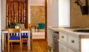 Apartments with WiFi Sibenik - 23803