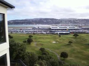 Spacious modern executive home - Kilbirnie