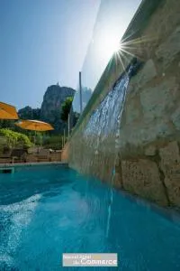 努维尔商业酒店 - La Garde