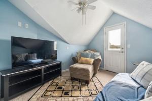 Oak Drive Oasis Beach Nearby Private Deck