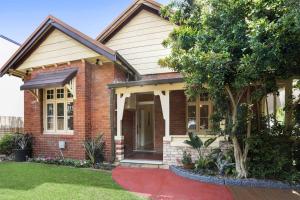 Bondi Retreat - House just moments to the Beach