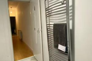 Cosy 2 Bed House - Sleeps 3 Parking & Garden