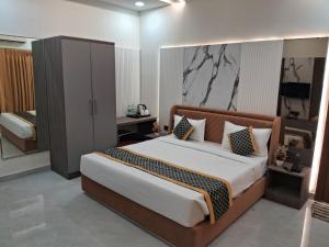 Residency with Banquet by KDS