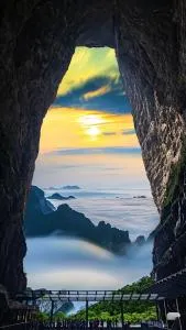 Patio Spring Holiday Inn -- Free round trip pick-up service --Panoramic view of Tianmen Mount - 张家界