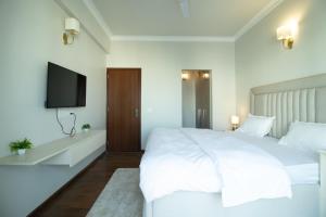 Posh 1BR Apartment In Gurugram With Club Facilities