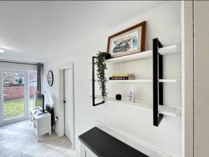 4 Guests - 2 Bedrooms - Parking - 9min City Centre