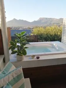 African Violet Guest Suites - Noordhoek