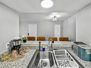 Comfy 1BR 1BA Retreat Near Dallas North Tollway