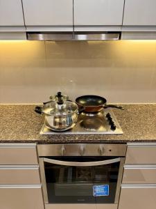 BGC One Uptown Premium 2BR Suite with Balcony near Supermarket, Malls and Restaurants