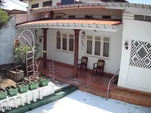 White House - Divulpitiya