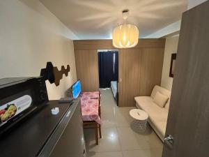 Shore 2 Beds with Balcony&fast Wifi Netflix 4 Pax MOA complex 834