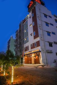 Merry Inn Luxe Suites near Kempegowda international airport