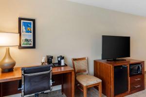 King Room - Accessible/Non-Smoking room in Comfort Inn & Suites Dover