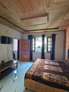 COZY HEAVEN HOME STAY DALHOUSIE-Near Fortune Park ITC Karelanu