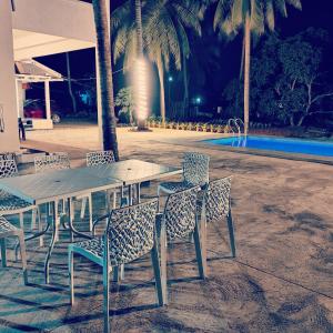 The big pineapple estate suites