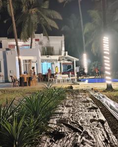 The big pineapple estate suites