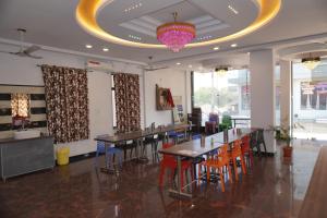 Shree radhe mohan hotel and resort khatushyamji