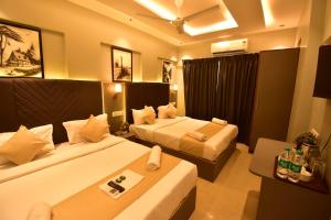 Dhanvantari Luxury Hotel Near Kokilaben Dhirubhai Ambani Hospital Mumbai
