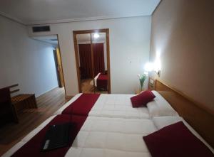 Twin Room room in Hotel Helmántico
