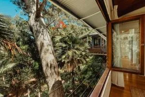 Reinwood Retreat - A home Nestled in the Treetops of a Rainforest - Йоркейс Кноб