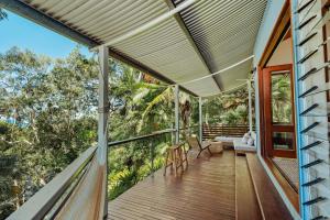 Reinwood Retreat - A home Nestled in the Treetops of a Rainforest