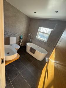 3 Bed house near Tenby with Hot Tub