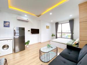 Căn hộ hai cửa sổ lớn, sát sân bay