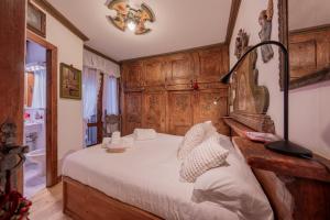 Cortina City Center Alpine Apartment with Private Garage