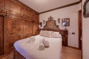 Cortina City Center Alpine Apartment with Private Garage