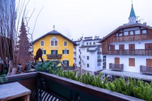 Cortina City Center Alpine Apartment with Private Garage