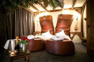 里萨德累斯顿艾尔布兰德美居酒店 - 格勒迪茨