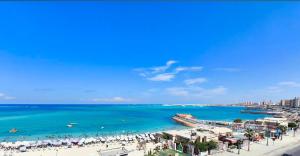 شقه بإطلالة ساحرة فيو بحر مباشر ـ العوام مرسى مطروح