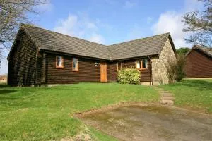 Bodmin Bungalow, sleeps 8, pool, gym, tennis, restaurant - Withiel
