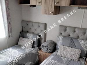 Valeria - Gold 3 bedroom with Garden and Parking - Seal Bay