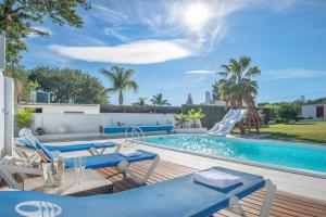 2 independant fully equipped villas with heated pool and jacuzzi