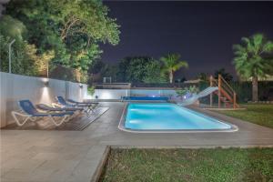 2 independant fully equipped villas with heated pool and jacuzzi