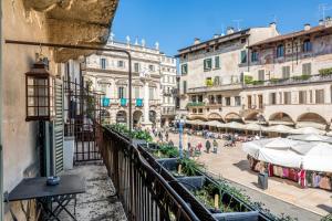 Luxury Apartment on Piazza Erbe