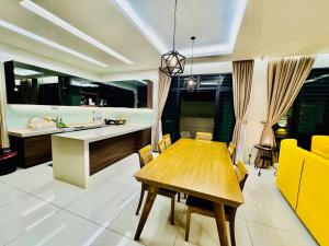 Perfect for Groups! 5BR Villa Near Beach BBQ 20Pax