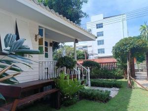 Baan Chay Klong, Canal side Classic Home 2BRs