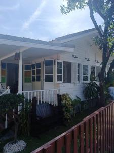 Baan Chay Klong, Canal side Classic Home 2BRs