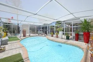 Arum Field Accommodation - Table View