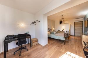 Deluxe room with garden pool and sea view